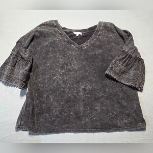 Umgee EUC 1XL Women's Mineral Wash  Black V-Neck Top with Lace Sleeves PTP 27